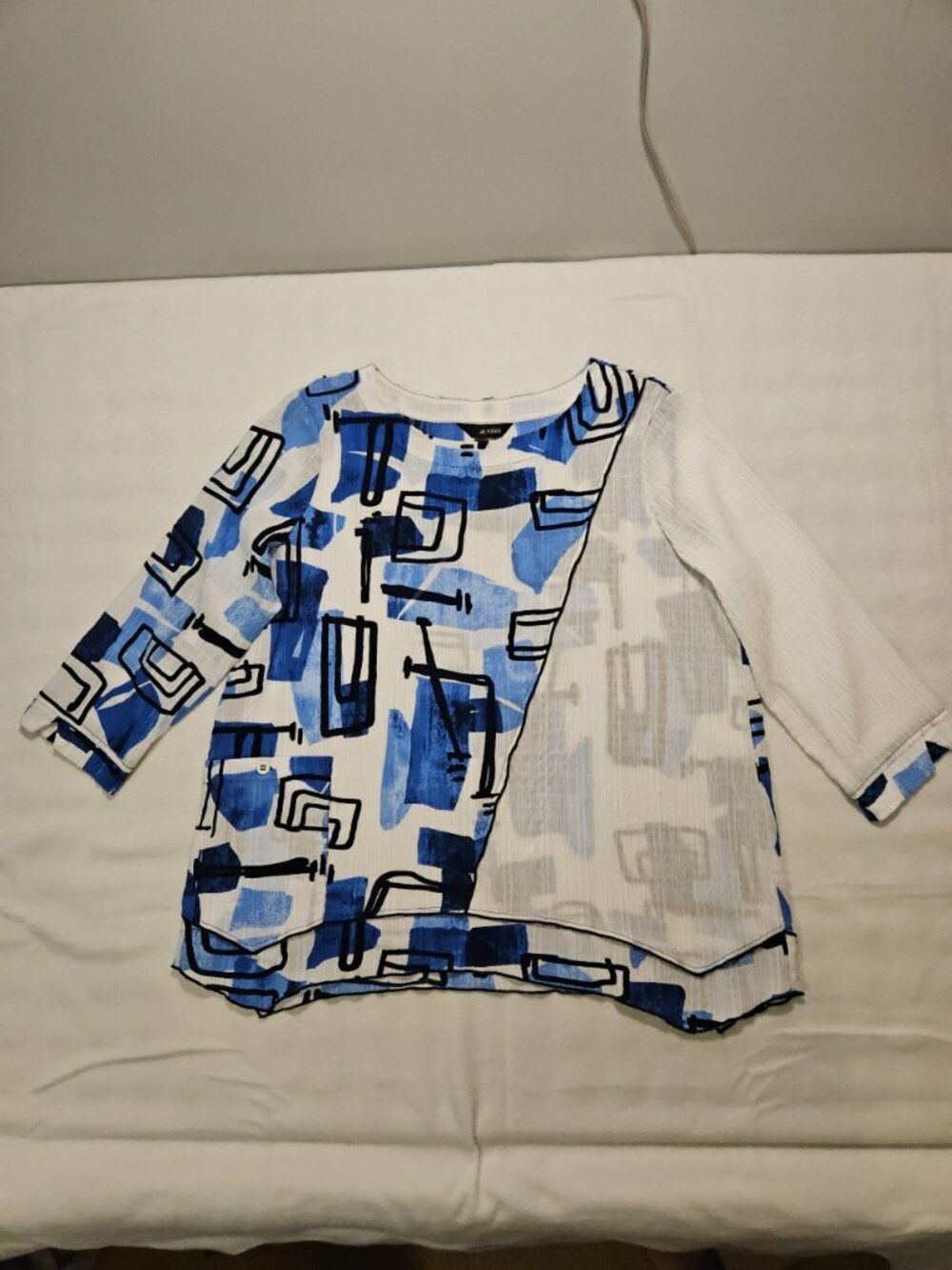 Ali Miles Artsy Blue White Asymmetrical‎ Abstract Crinkle Gauze Blouse - Large